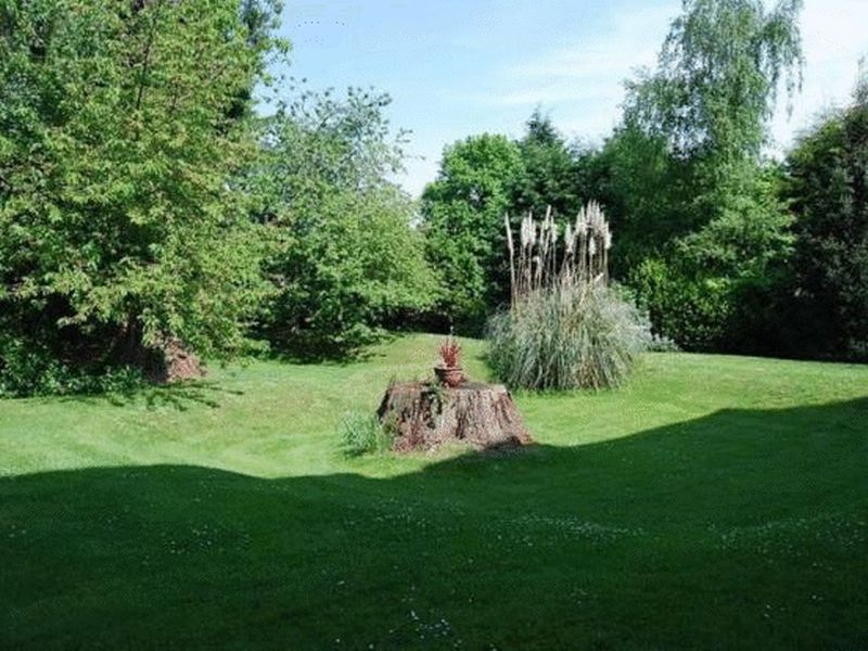 Photo 8- click for photo gallery